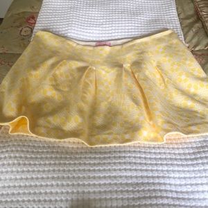 Lily Pulitzer short yellow skirt with pleats EauC size 12